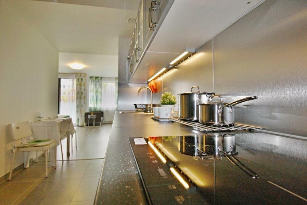 Apartment And Refreshing Flat In