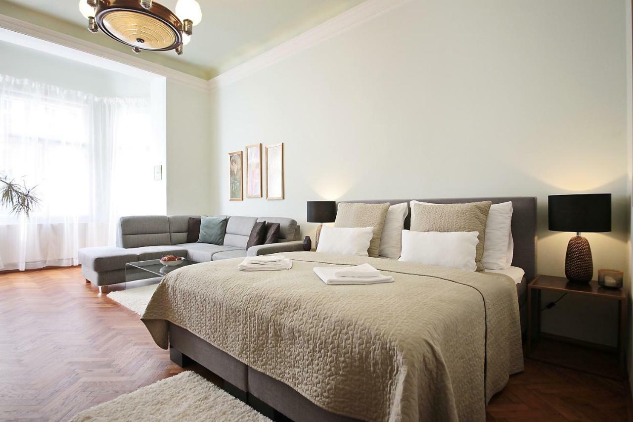 Apartment In The Heart Of *