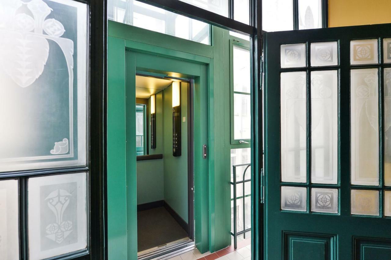 Art Nouveau Apartment *