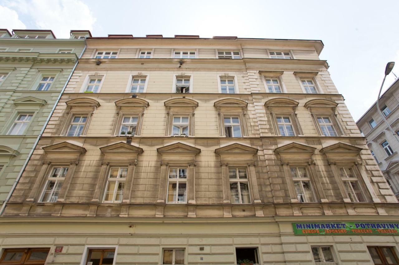 Royal Near River - Nek4th Apartmán *