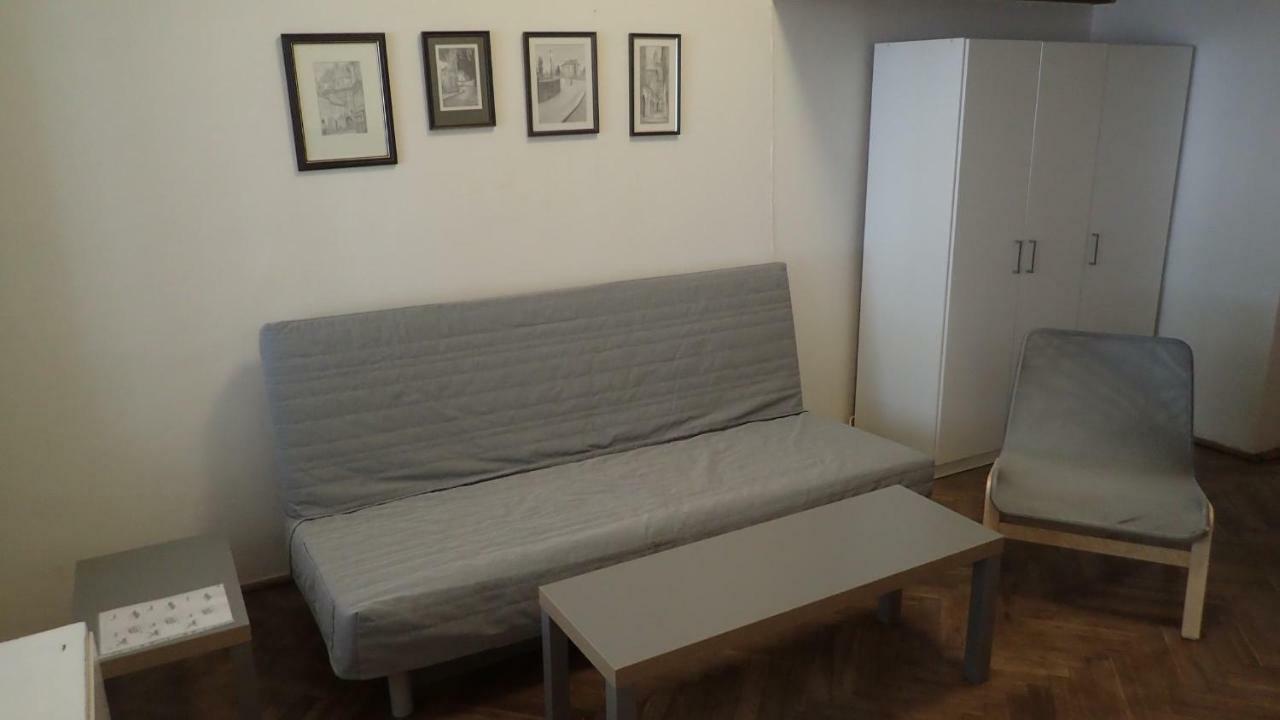 Jackie Apartment