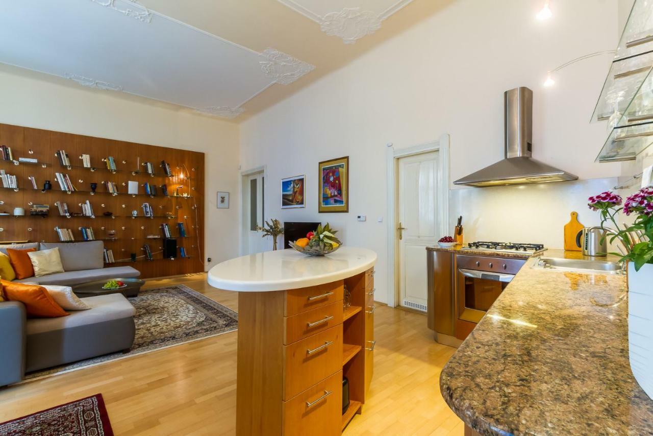 Victor Apartment *