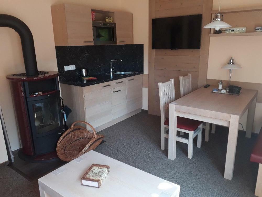 Lägenhet Apartman V Zahrade