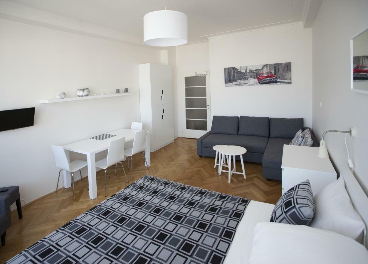 Casa Anna Opletalova Apartment *