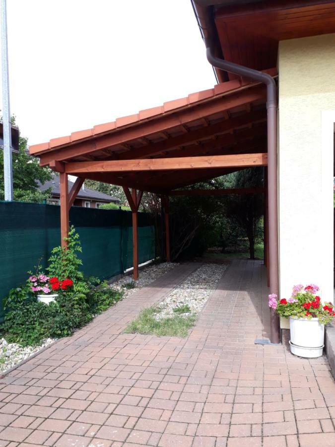 Apartman V Zahrade Lägenhet *