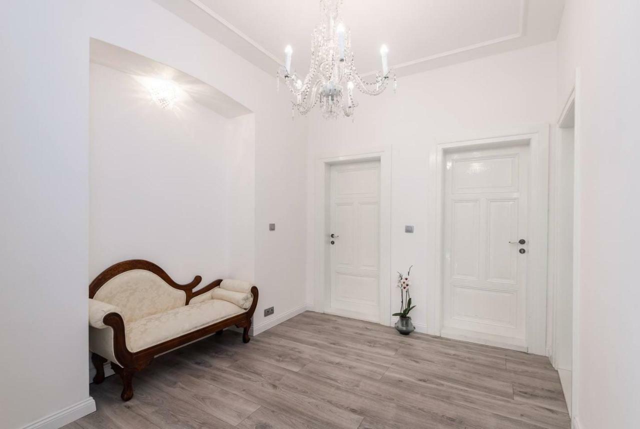 Arch Ii At Wenceslas Apartment