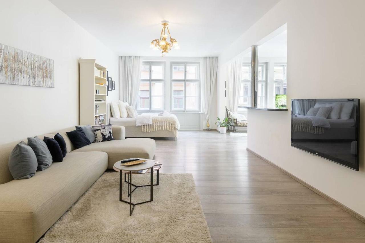 Lejlighed Stylish, Light-filled In The Historic Center Prag