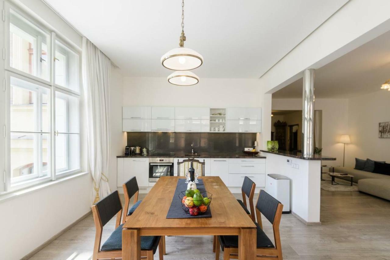 Stylish, Light-filled In The Historic Center *