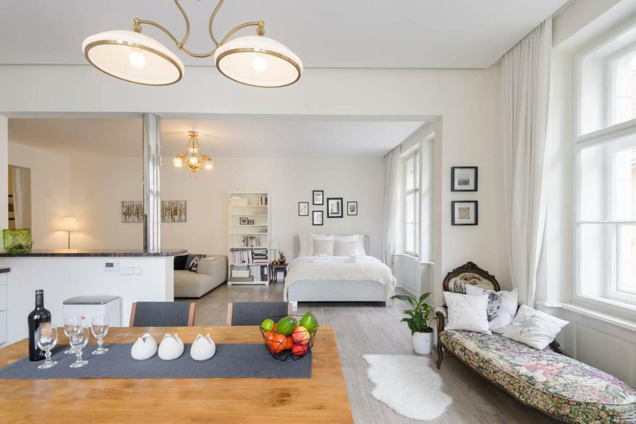 Stylish, Light-filled In The Historic Center Lejlighed