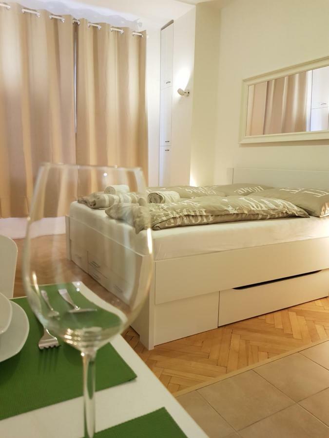 Cozy With Parking Near Center Prag