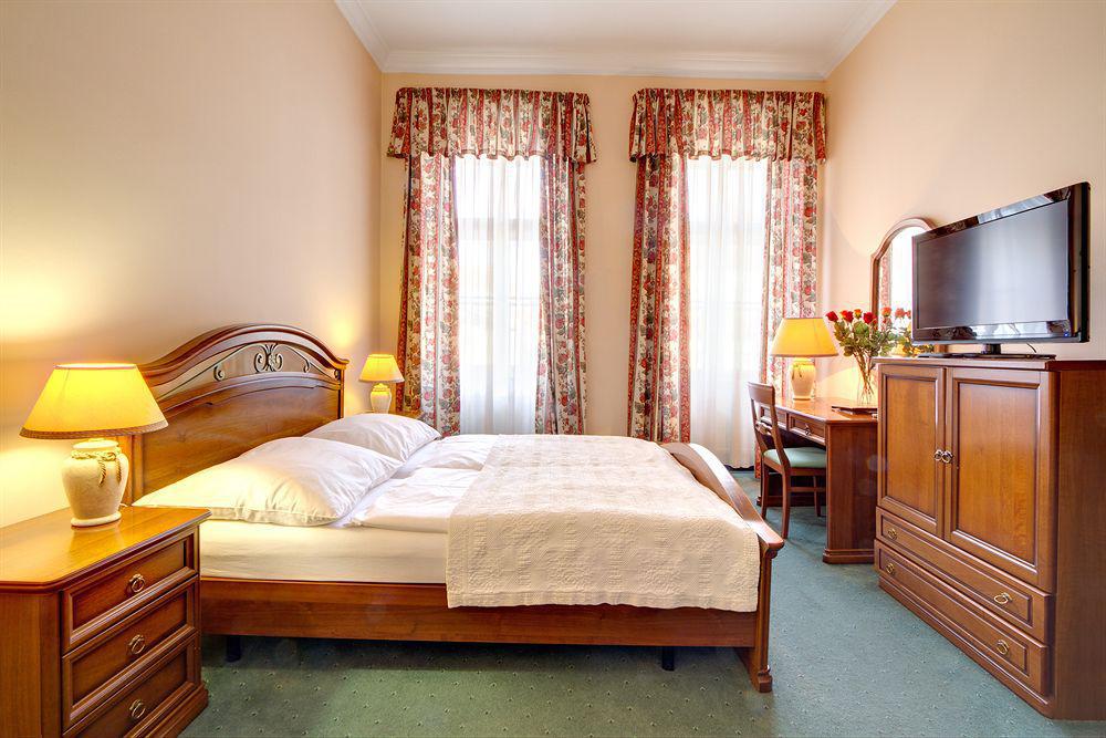 Bishop's House 4*