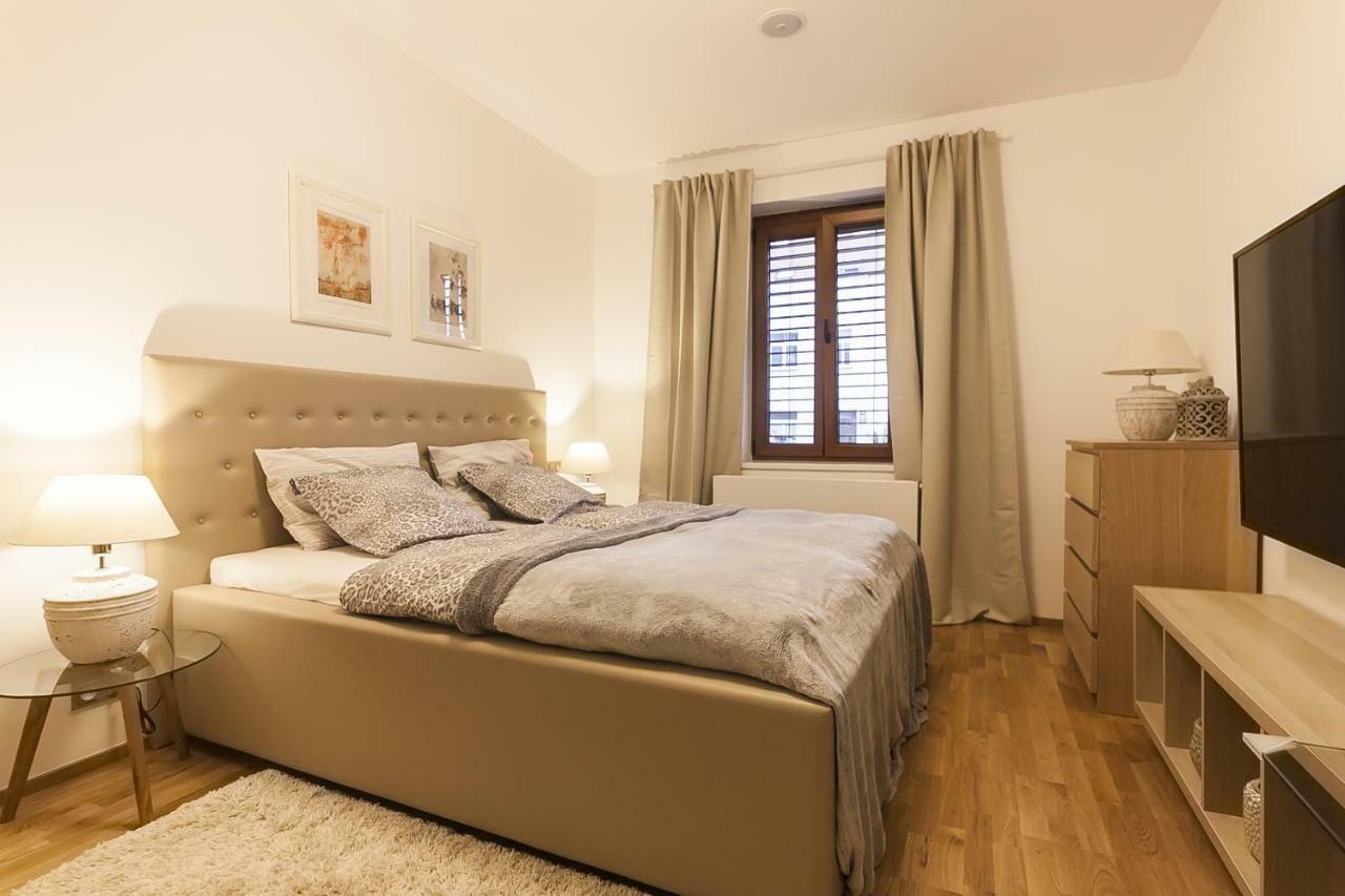 Expat House * Prag