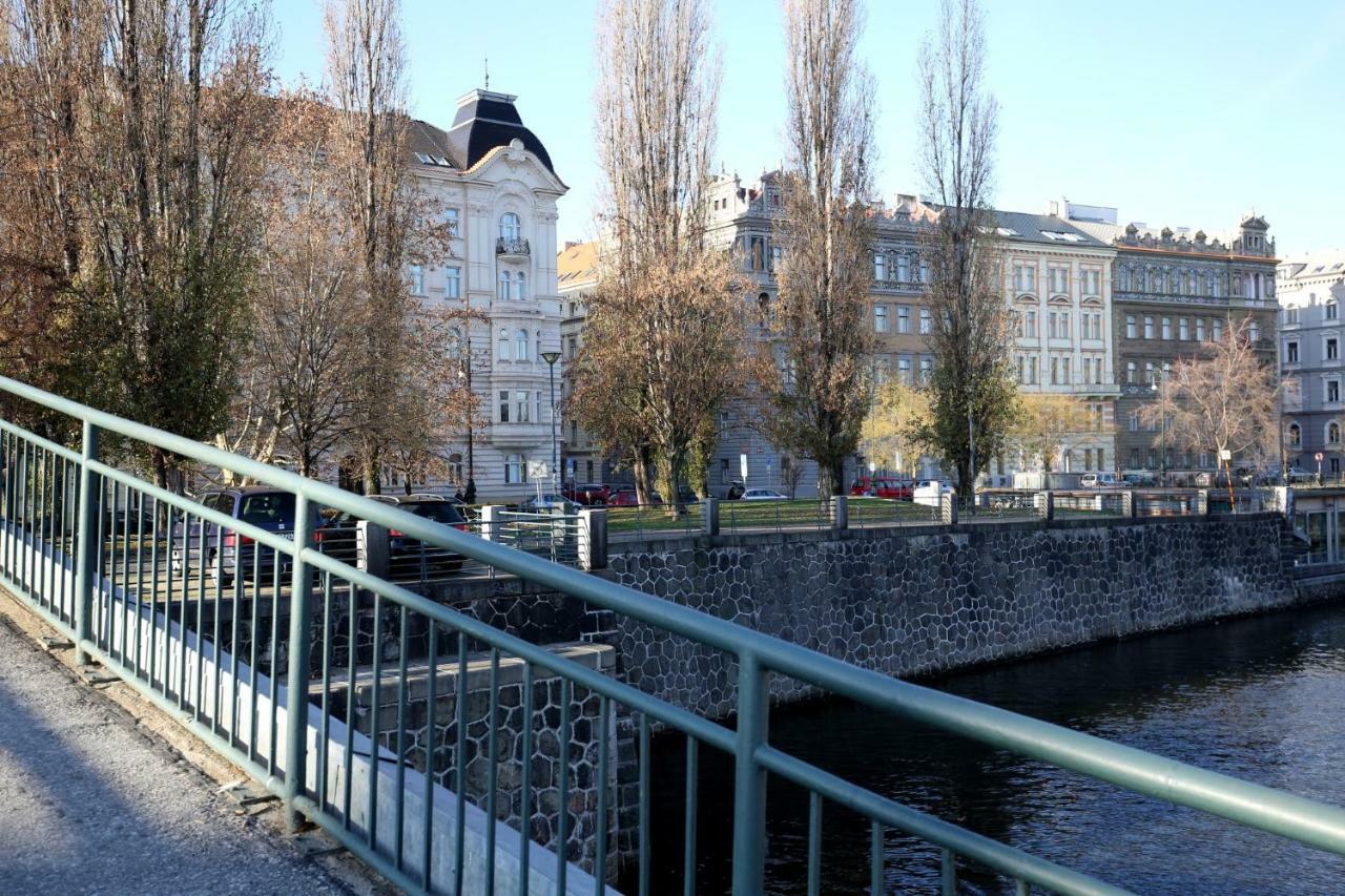 Dalia Janackovo Nabrezi * Prague