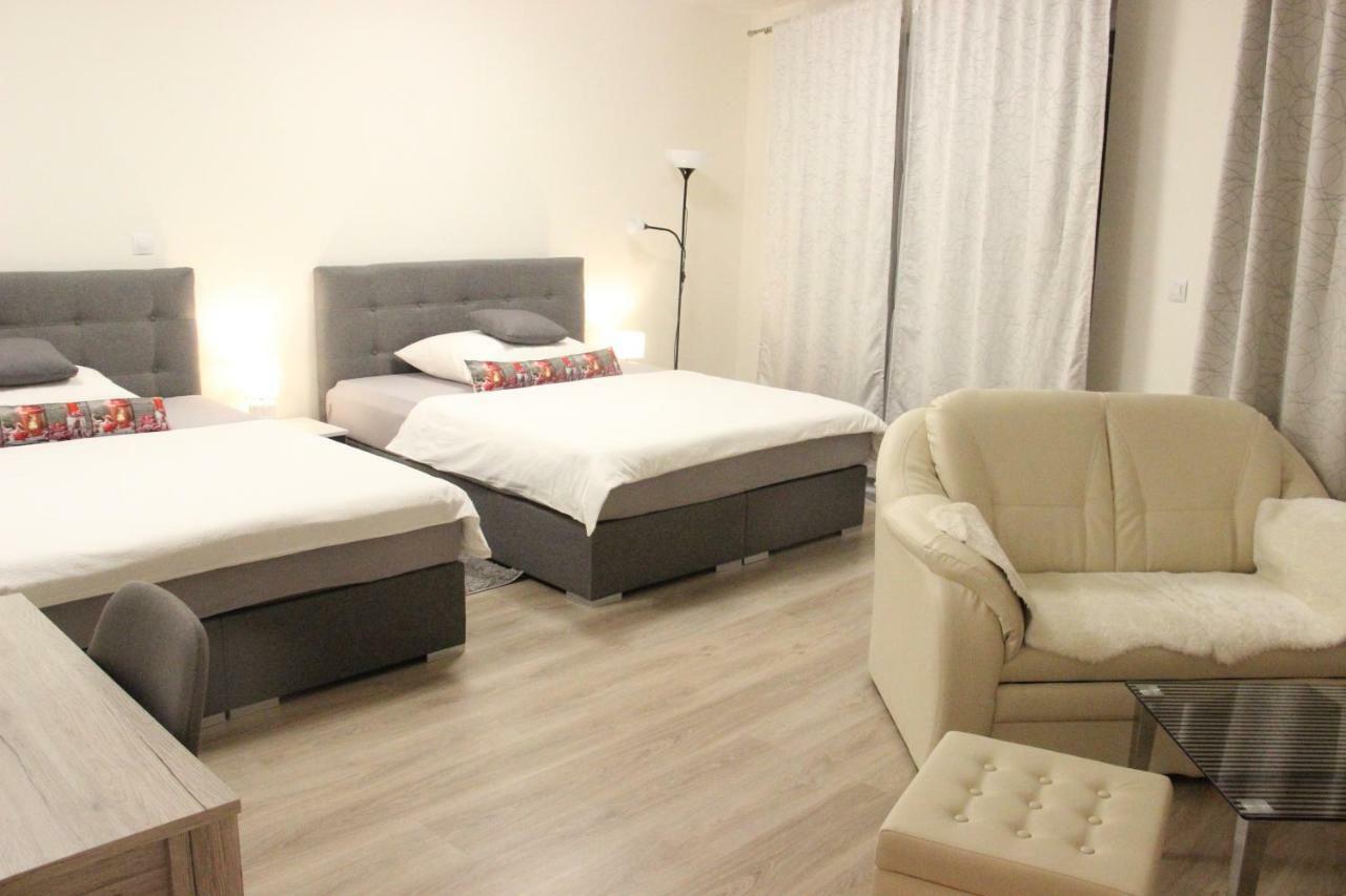 Apartment H+ Apartman Letiste Prag