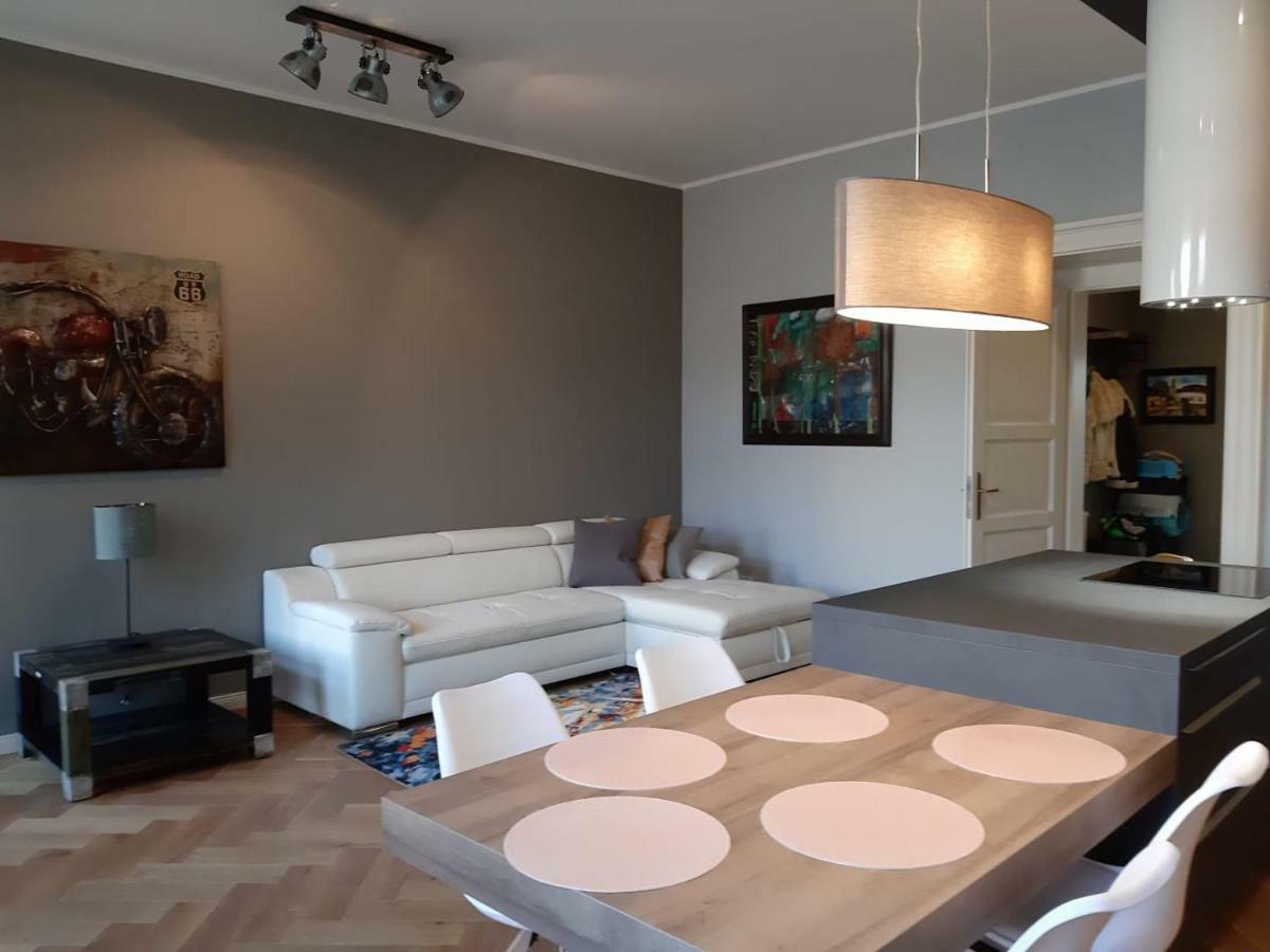 Apartment White Gardens