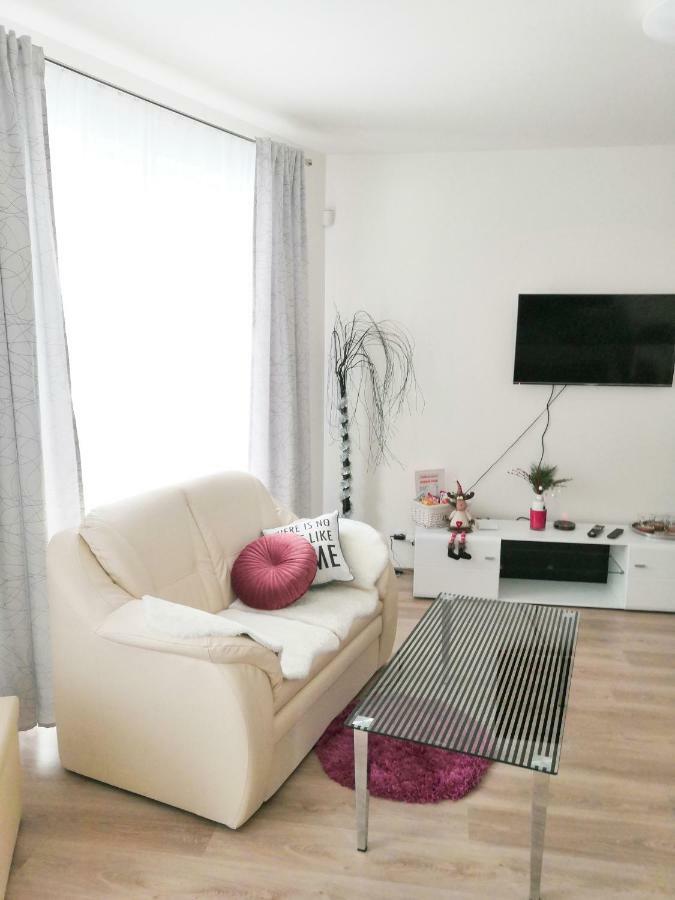 Element Airport Apartment Prag