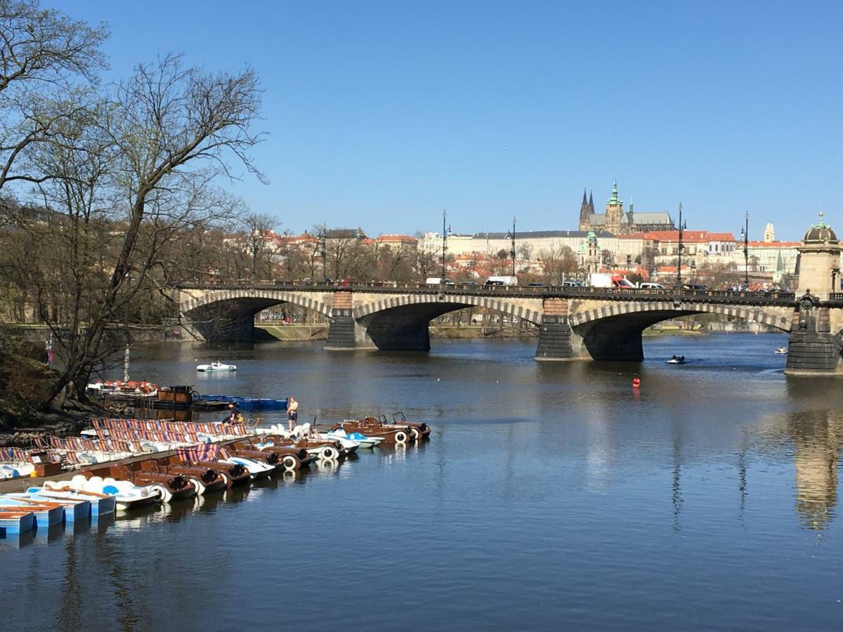 The Dancing House Residence, Two Bedroom With Balcony Near River! Apartment *