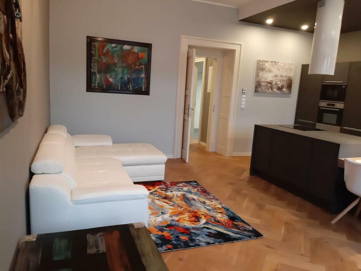 White Gardens Apartment *
