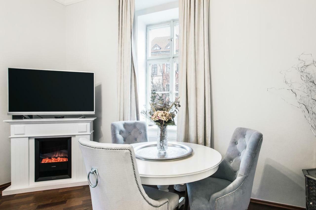 Old Town Square Apartment *