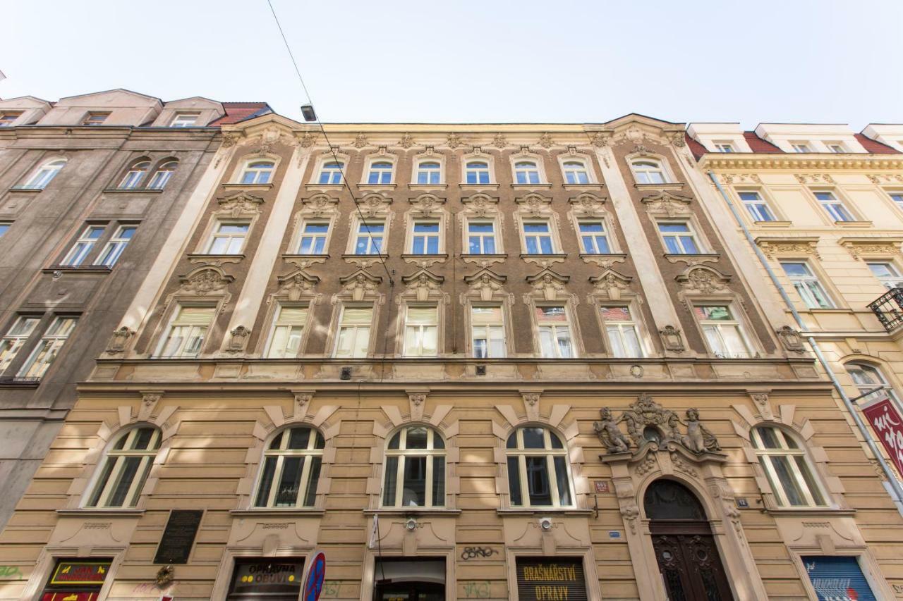 Apartment Jt's Navratilova Str. *