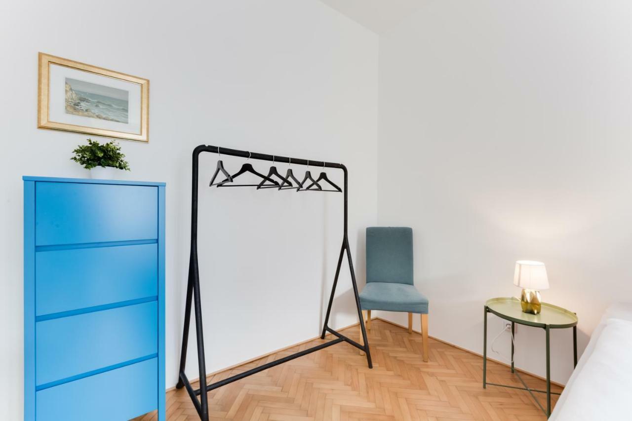 Apartment Jt's Navratilova Str.