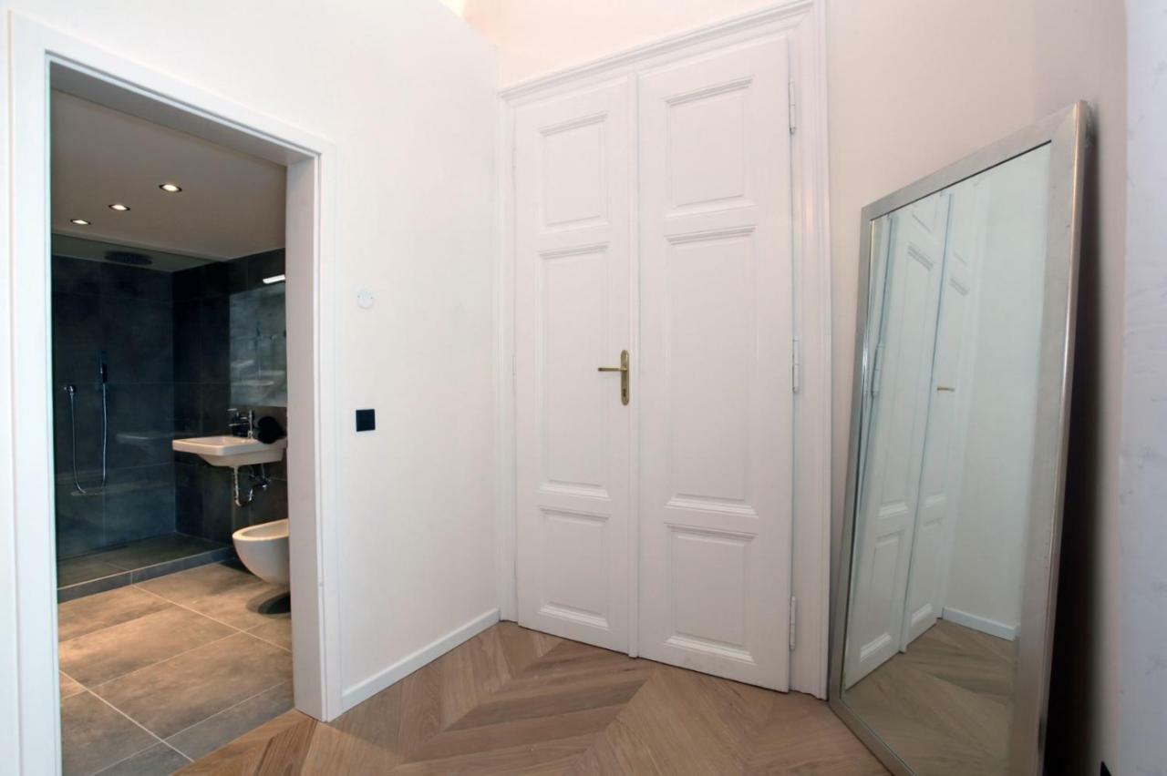 The House - Mezibranska Apartment Prague