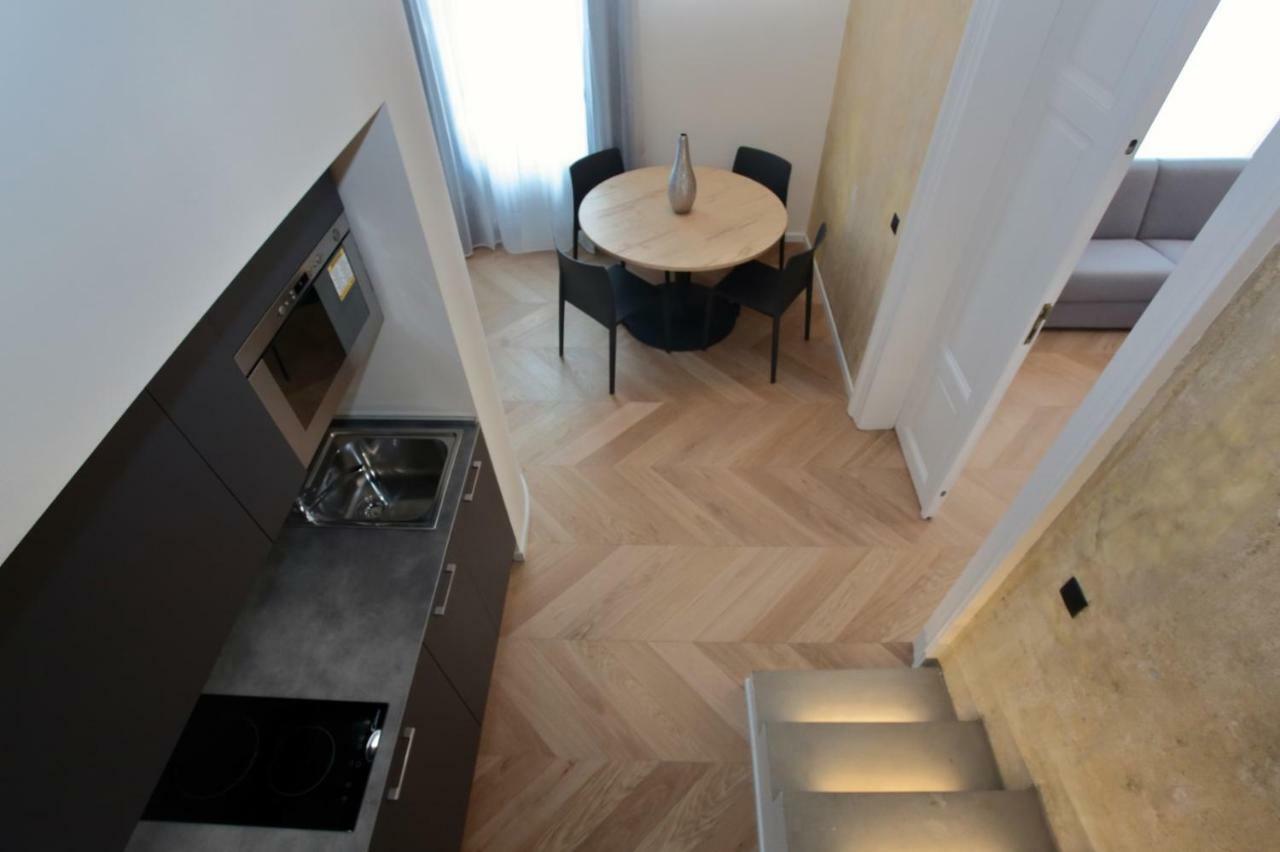 The House - Mezibranska * Prag