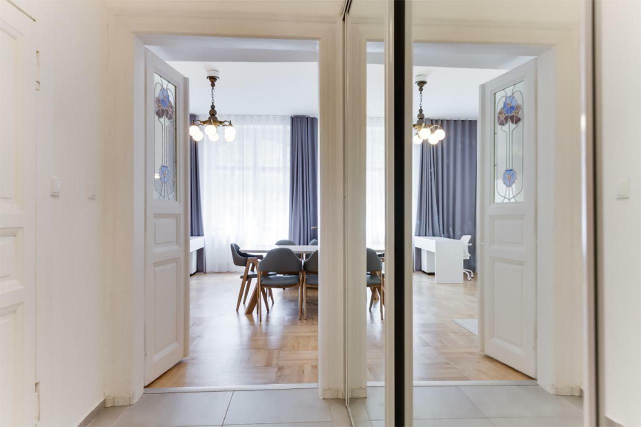 The Dancing House Residence, Two Bedroom With Balcony Near River! * Prag