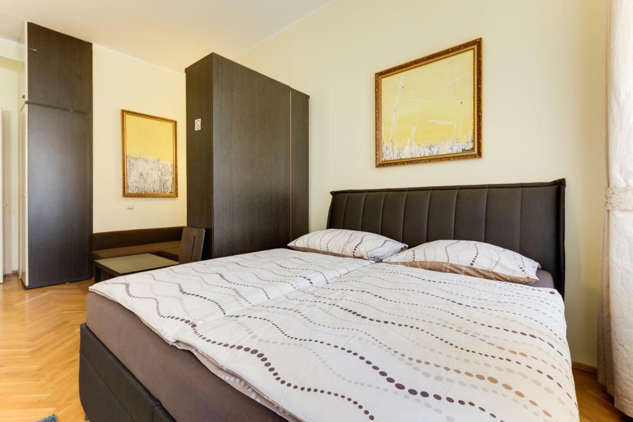 Apartment Halkova Studio Prag