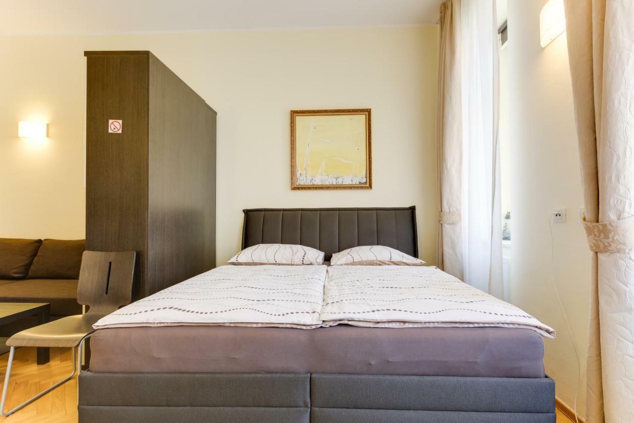 Apartment Halkova Studio *