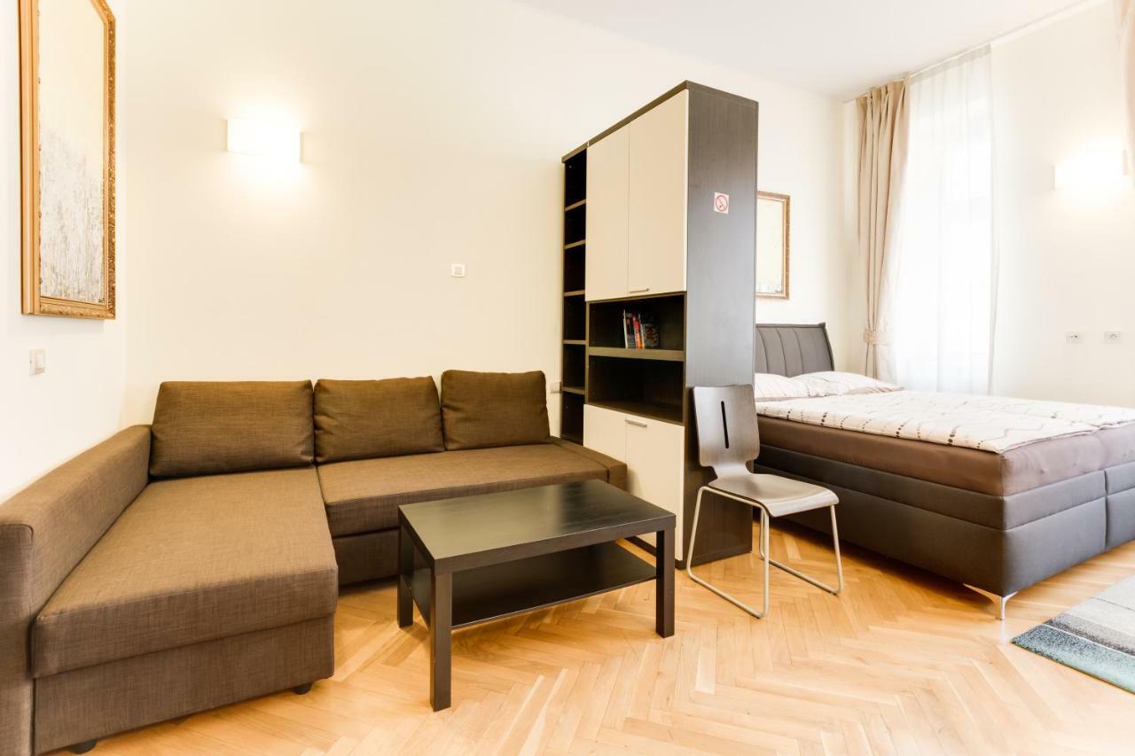 Apartment Halkova Studio Prag