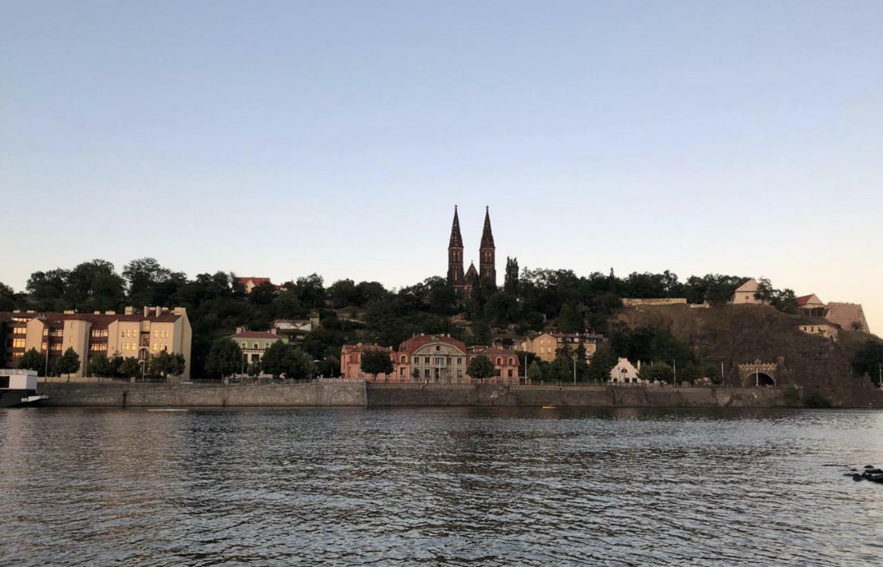 Cassiopeia - Hausbot For 6 Botel Prag
