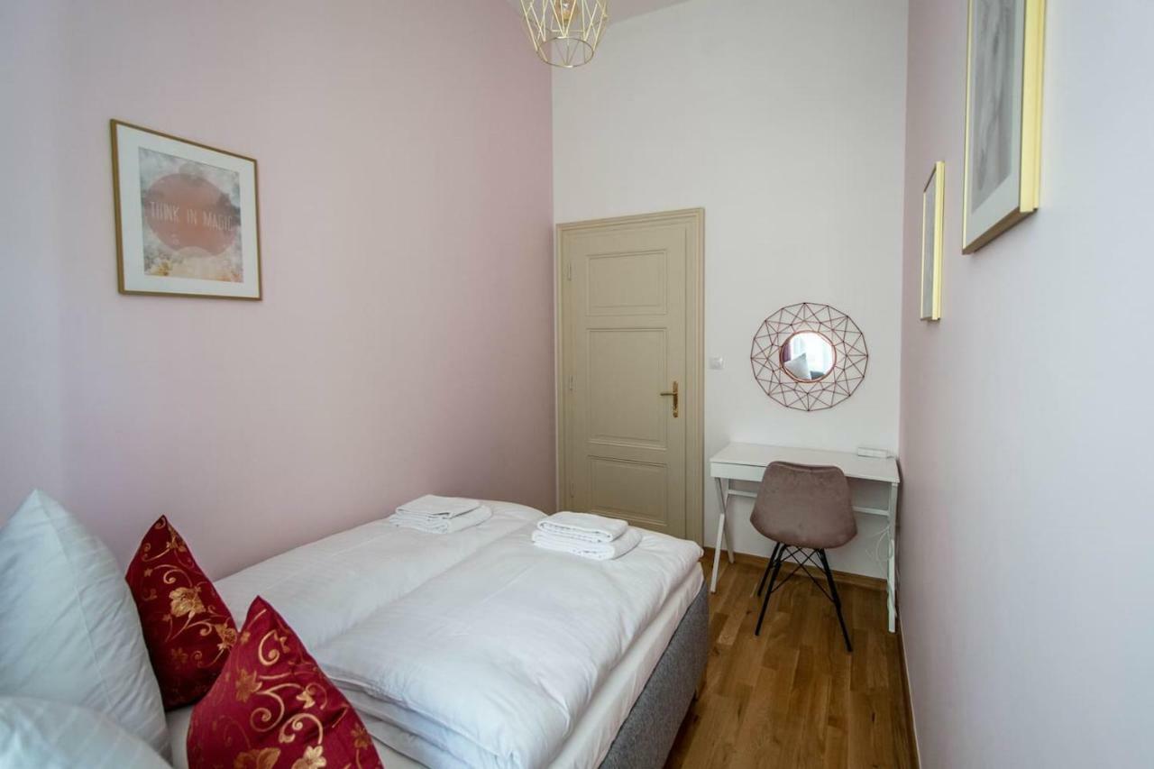 Apartment Design 3bdr In Residence, Free Parking Prague