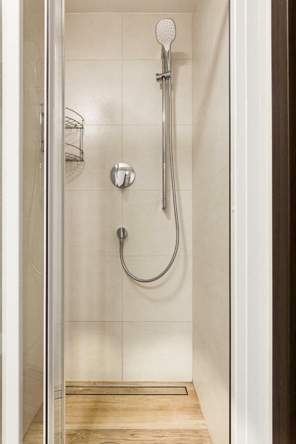 Homestay Cozy At Metro Station, Private Bathroom, 9minutes Oldtown, 15minutes Airport, Wifi Prague