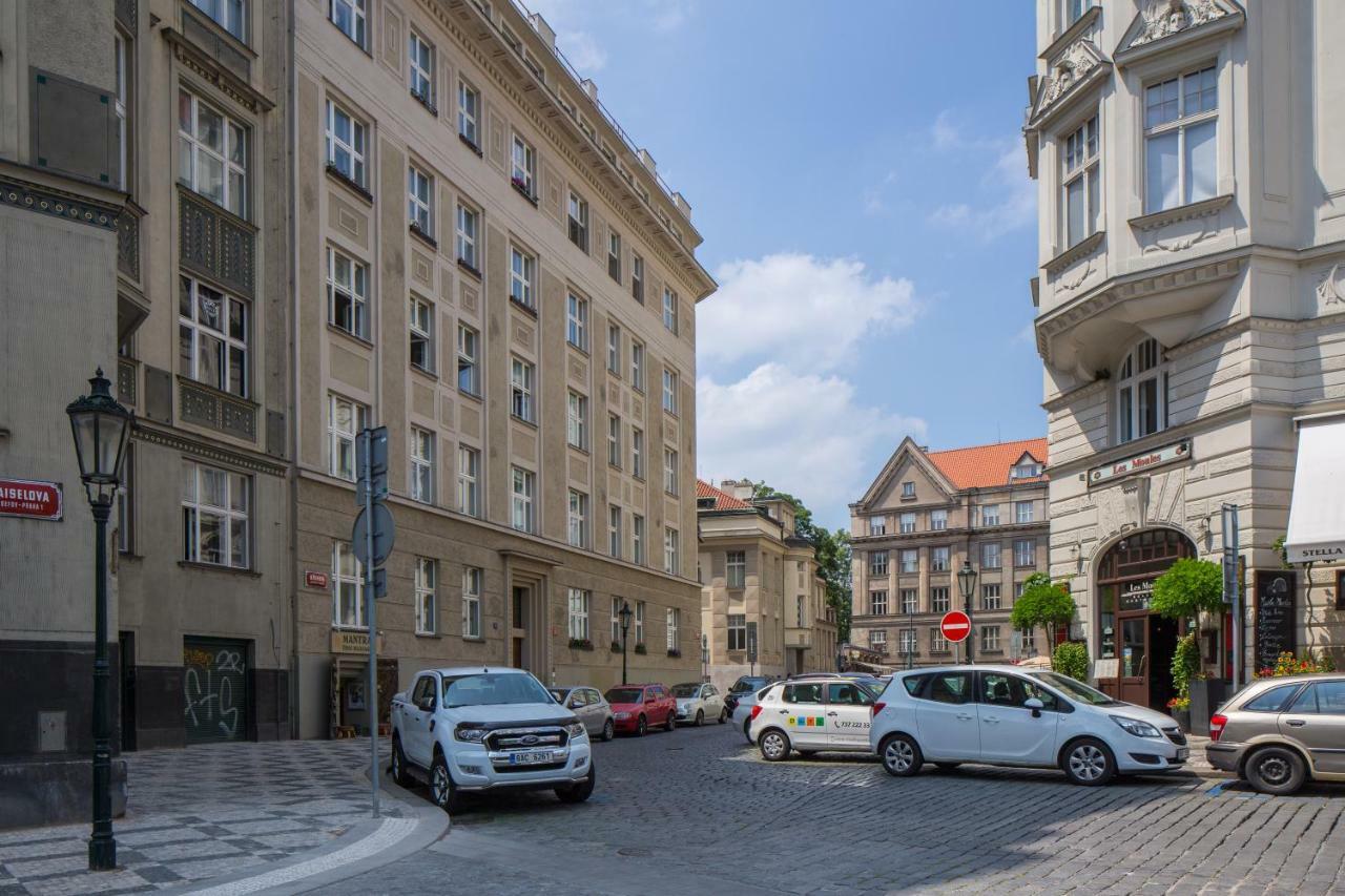 Cozy And Classy In The Old Town
