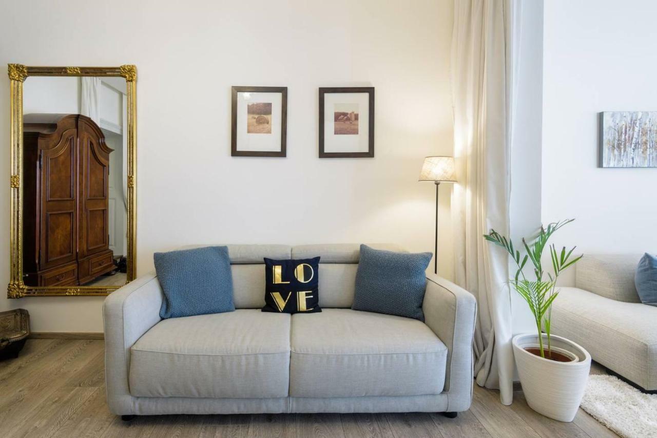 Stylish, Light-filled In The Historic Center Lejlighed