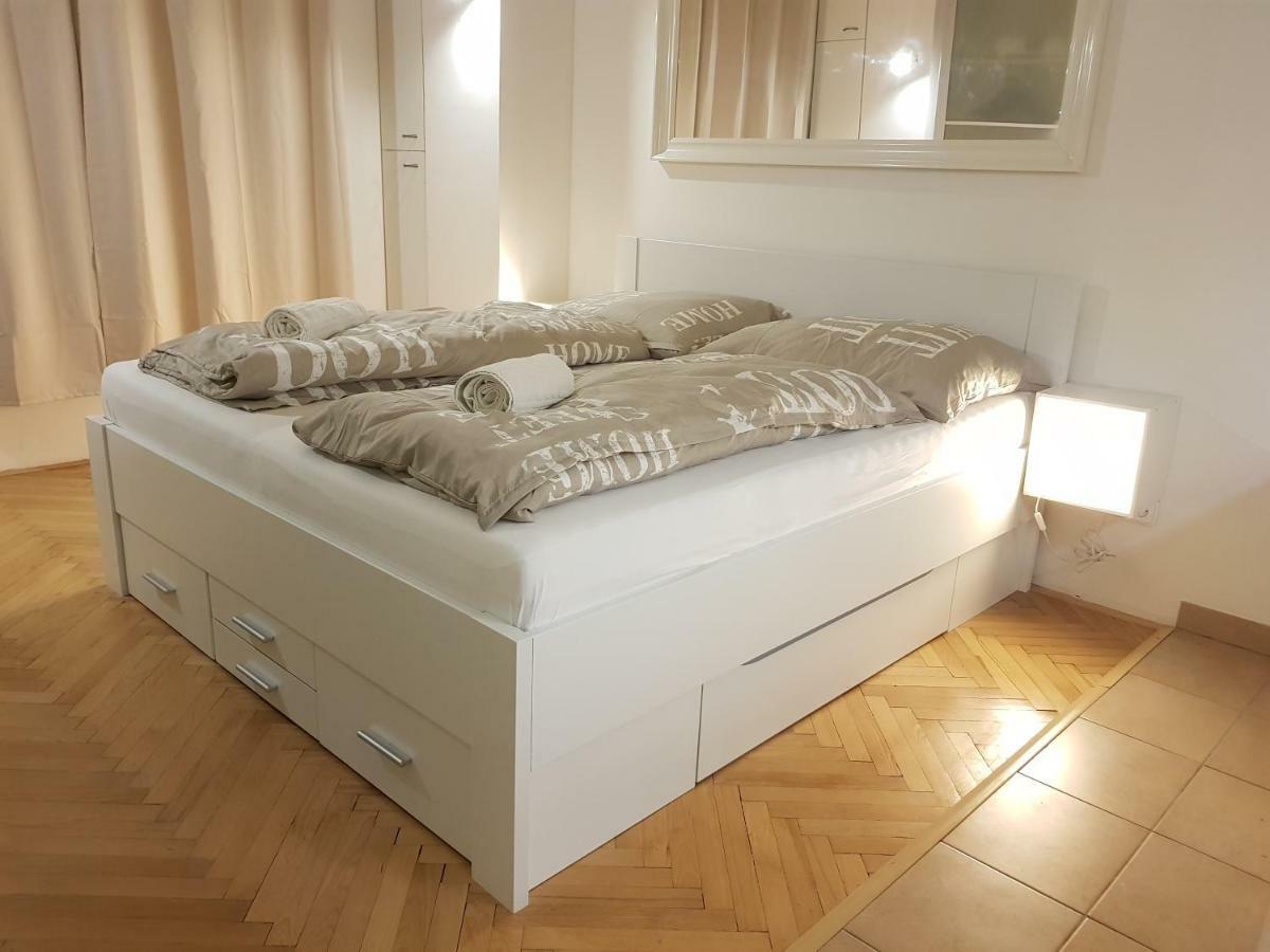 Cozy With Parking Near Center Prag