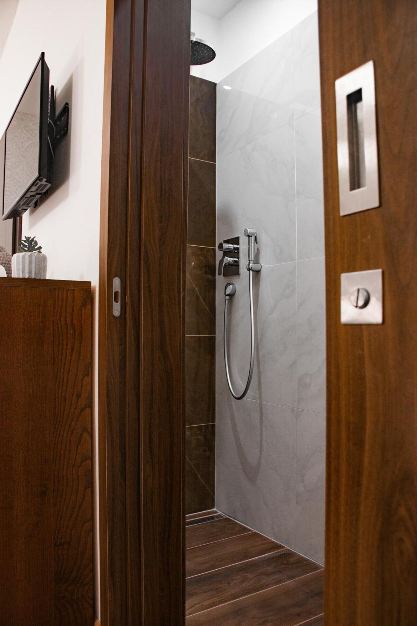 Premyslovska - 2 Bathrooms *