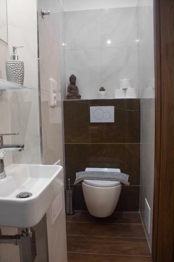 Premyslovska - 2 Bathrooms Apartment