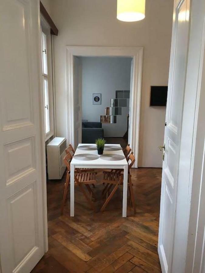 Apartment Hybernska 22