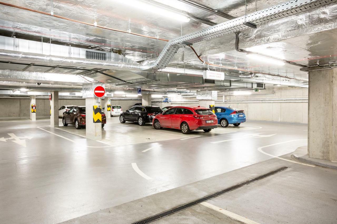 Invalidovna With Free Parking Apartment *