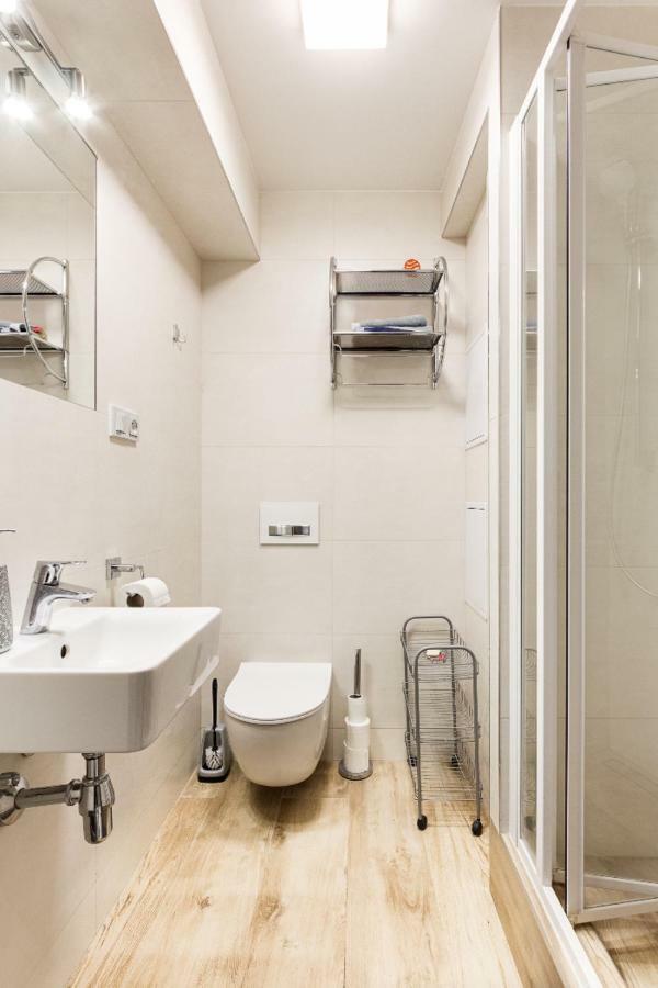 Cozy At Metro Station, Private Bathroom, 9minutes Oldtown, 15minutes Airport, Wifi Homestay *