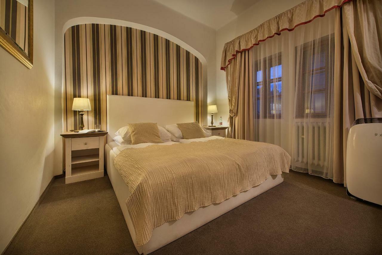 U 3 Pstrosu Hotell 4*