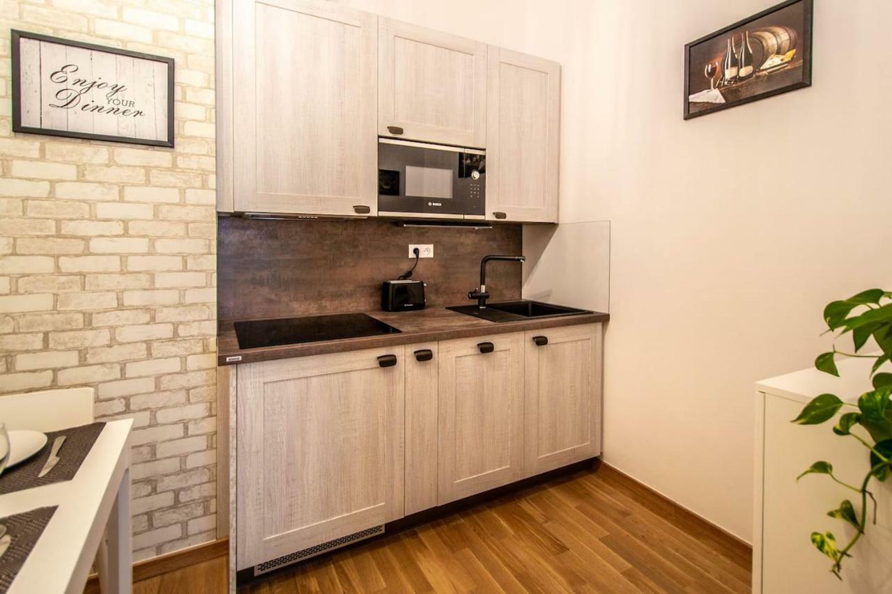 Apartment Design 3bdr In Residence, Free Parking Prague