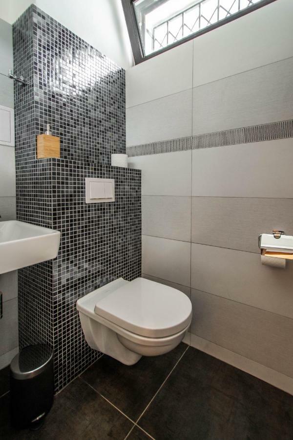 Stylish Close To Eden Garden