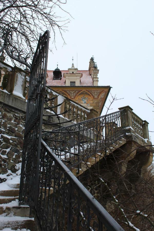 Rivendell Apartment *
