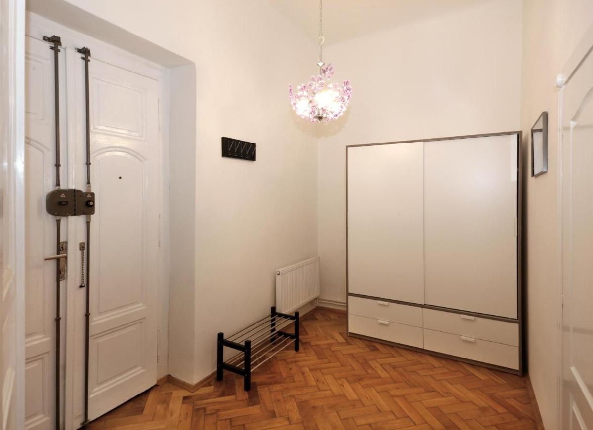 Apartment Near The Charles Bridge Prag
