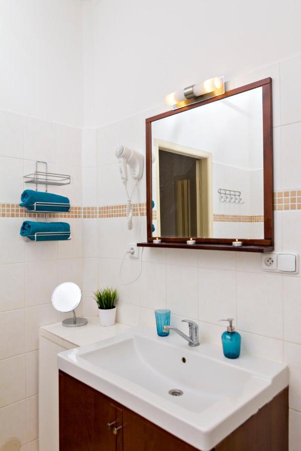 With 2 Bathrooms Lägenhet Prag