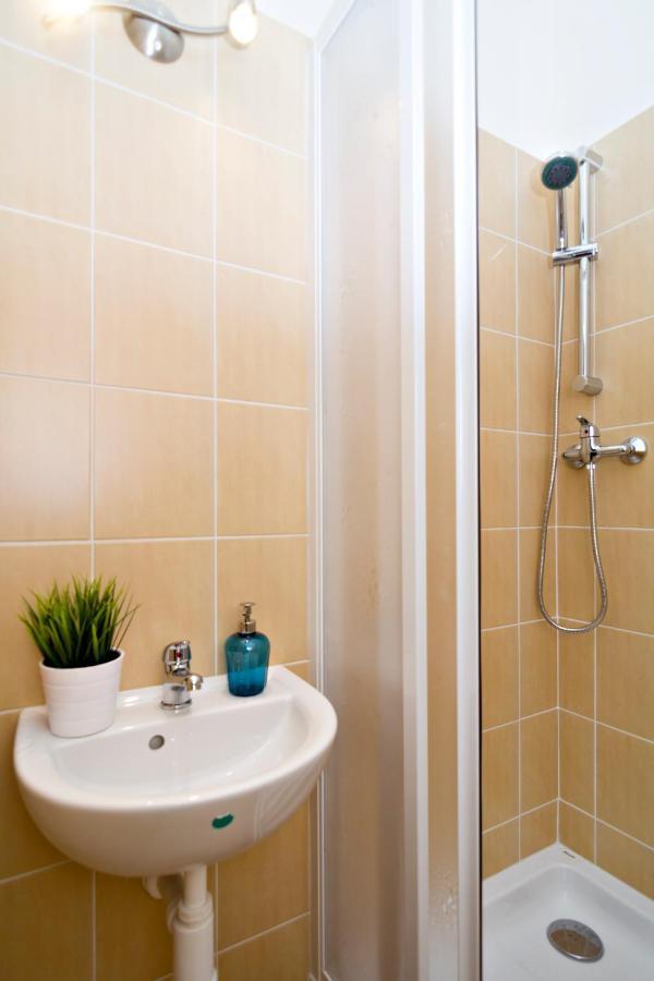 With 2 Bathrooms *