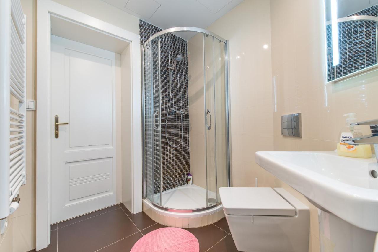 Quiet In The Center With Own Terrace Apartment *